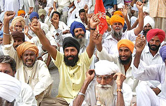 Farmers from border villages of Punjab sit on a dharna in Amritsar on Thursday.
