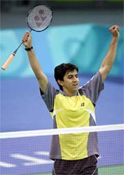 India's Nikhil Kanetkar jubilates after beating Spain's Sergio Llopis