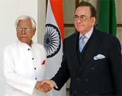 Pakistans Foreign Minister Khurshid Mehmood Kasuri shakes hand with his Indian counterpart Natwar Singh before the start of talks between the two countries in New Delhi on Sunday. 