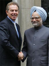 British Prime Minister Tony Blair welcomes his Indian counterpart Manmohan Singh at 10 Downing Street in London