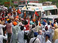 Protesting Shiromani Akali Dal activists holding black flags gherao Uma Bharti's vehicle at the octroi post on the GT Road in Rajpura on Friday.