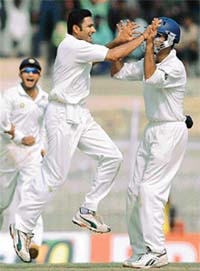 Anil Kumble celebrates with team mates Yavraj Sing and Saurav Ganguly after dismissing Australias Darren Lehmann