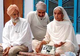 Daleep Kaur shows her husband’s photo with former President Giani Zail Singh at her Moga residence