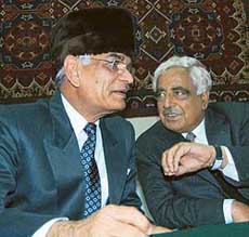 Home Minister Shivraj Patil with Chief Minister of Jammu and Kashmir Mufti Mohammad Sayeed during a meeting in Srinagar on Saturday. 