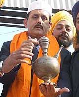 Azizullah Khan, the ninth descendant of Rai Kalah, Nawab of Raikot and a member of the Pakistan National Assembly, shows Ganga Sagar in Amritsar 