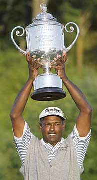 Vijay Singh played flawless golf to dethrone Tiger Woods from the top spot.