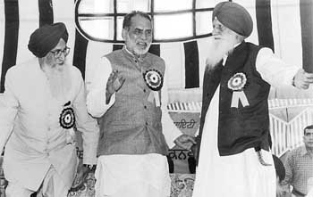With former Prime Minister Chandra Sekhar and Andhra Pradesh Governor Surjit Singh Barnala