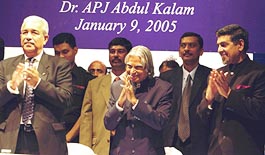 President A.P.J. Abdul Kalam acknowledges the warm response of the NRI community after his closing address at the Third Pravasi Bharatiya Divas 2005 in Mumbai 