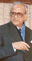 Justice U. C. Banerjee talks to mediapersons after presenting the interim report at Rail Bhavan in New Delhi on Monday. 