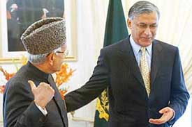 Pakistani Prime Minister Shaukat Aziz escorts Foreign Minister Natwar Singh at the Prime Ministers house in Islamabad 