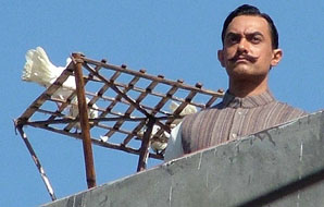 Aamir Khan enacts the role of Bhagat Singh for the film ‘Rang de Basanti’ in Amritsar on Saturday.
