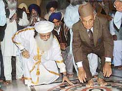 Nasin Maqdoom Sayeed Chand Pir Qadri (left), 19th descendant of Sain Mian Mir, who laid the foundation stone of the Golden Temple, bows to pay obeisance on Thursday. 