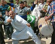Pakistani cricket fans perform bhangra on their arrival at Wagah checkpost on Sunday.