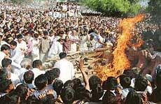 People throng the cremation ground at Golagarh village during the cremation of Surender Singh, Agriculture Minister of Haryana, on Friday. 