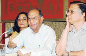Ms Seema Malik, Mr Amrit Nagpal and Mr S.S. Rai address mediapersons in Ludhiana on Thursday