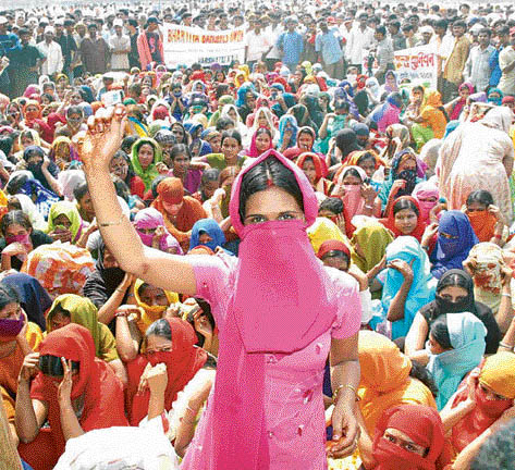 Dance girls in Mumbai protest against the Maharashtra Government's action