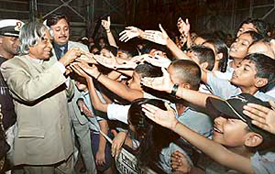 President Dr APJ Abdul Kalam interacts with local children at Port Blair on Saturday.