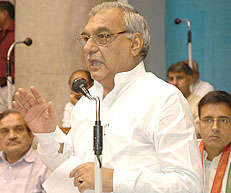 Mr Bhupinder Singh Hooda announces the waiver of power arrears of farmers in the Haryana Vidhan Sabha.