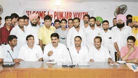 District Youth Congress Ludhiana president Dimple Rana flanked by general secretary of the Pradesh Congress Committee at a meeting of party workers in Ludhiana