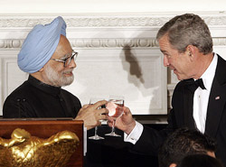 US President George W. Bush and Prime Minister Manmohan Singh toast on Monday at the White House in Washington, during a State Dinner.