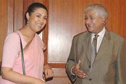 Meera Shankar, Additional Secretary (United Nations), External Affairs Ministry, with Tariq Osman Hyder, Additional Secretary (United Nations and Economic Coordination), Ministry of Foreign Affairs, Pakistan, before their delegation- level meeting on Nuclear Confidence Building Measures in New Delhi