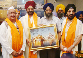 NRI Sindhi Sikh family along with Sindhi scholar Lachman Chellaram being honoured by Mr Dalmegh Singh, secretary, SGPC, at the Golden Temple complex in Amritsar on Wednesday.