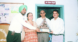 Principal Charanjit Kaur Cheema of Government Multipurpose School for Girls, Model Town, Patiala, honours the authors of ‘Computer Education’