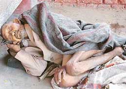 Ninety-year-old Ram Chand has been lying abandoned at Mohali’s Phase VI bus stop for over a month.