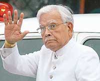 External Affairs Minister K. Natwar Singh arrives for a Cabinet meeting at South Block in New Delhi on Thursday.