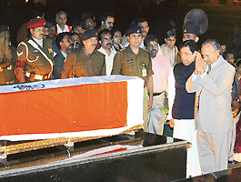 Minister of State for External Affairs E.Ahmed pays homage to the body of Maniappan Kutty at New Delhis International Airport on Thursday. 
