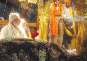 Punjab Chief Minister Amarinder Singh pays obeisance to Guru Granth Sahib kept in a golden palanquin on a specially designed bus at Shambu on the Haryana-Punjab border on early Monday morning