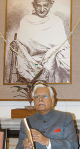 Mr Natwar Singh during the release of the book Mangal Pandey  Ek Krantiveer Ki Sachchi Kahani in New Delhi on Saturday