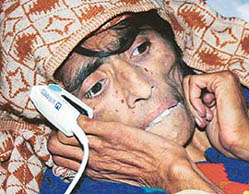 A Kashmiri earthquake survivor lies in a hospital in Muzaffarabad