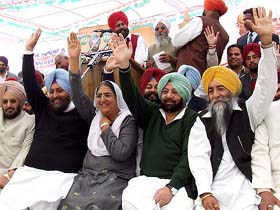 Punjab Chief Minister Amarinder Singh and Deputy CM Rajinder Kaur Bhattal at the party’s Maghi conference in Muktsar