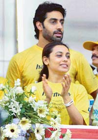Bollywood actors Abhishek Bachchan and Rani Mukherjee during the Mumbai Marathon-2006 in Mumbai