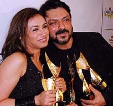 Director Sanjay Leela Bansali and actor Rani Mukherjee pose with their trophies won by them for Black at the second Apsara Film and Television Producers Guild Awards at NCPA in Mumbai on Saturday
