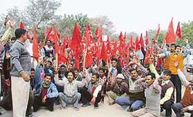 CITU activists hold protest rally outside DC office in Ludhiana