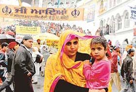 The late-winter rain is no dampener as devotees throng Keshgarh Sahib Gurdwara in Anandpur Sahib during Hola Mohalla