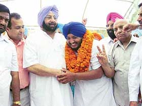 Capt Amarinder Singh, garlands Mr Kulwinder Singh Lovely, former president of the Youth Akali Dal (Urban), Patiala, who joined the Congress