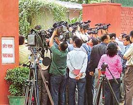 Mediapersons outside the residence of the late Pramod Mahajan at 7 Safdarjang Road in New Delhi after Rahul Mahajan was admitted to Apollo Hospital on Friday.