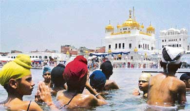 Devotees take a holy dip at Darbar Sahib Gurdwara, Tarn Taran, near Amritsar, on the eve of the 400th anniversary of Guru Arjan Devs martyrdom on Thursday
