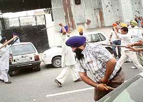 Akali workers clash with each other in Ludhiana