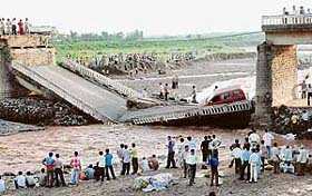 A view of the bridge at Kala Amb in Himachal Pradesh on the Sahabad-Markanda road which collapsed