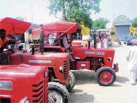 Moneylenders hog almost 50 per cent share in the total farm credit