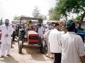 In the tractor mandis, even a few months’ old tractors are put up for sale by cash-strapped farmers