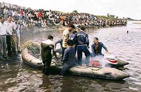 Divers search for survivors after a ferry accident in Ballabgarh, 25 km south of New Delhi