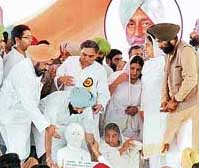 Congress leaders honour Mata Jaswant Kaur, wife of late Chief Minister Beant Singh, at his 11th martyrdom function at Payal village in Ludhiana district on Thursday