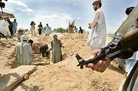 Tribesmen bury the body of Baluch rebel leader Nawab Akbar Khan Bugti in the Dera Bugti area of Baluchistan on Friday. 