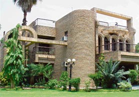 Time to construct your dream house as banks lower home loan rates during the festive season.