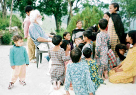 Manmohan Singh with followers